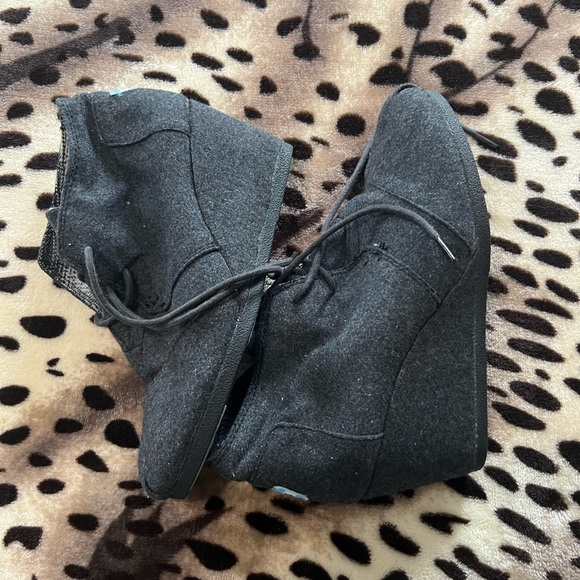 TOMS Desert Wedge  Ankle Boots 7 - Picture 3 of 4